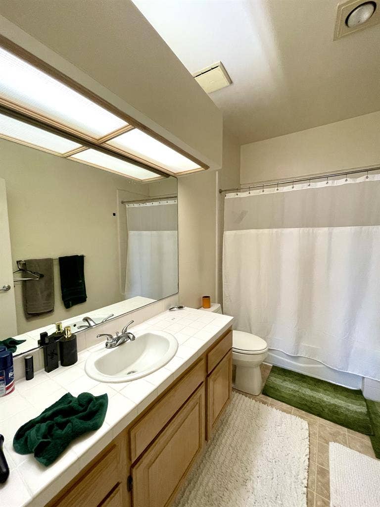 Room in Spacious MDR Beach Pad