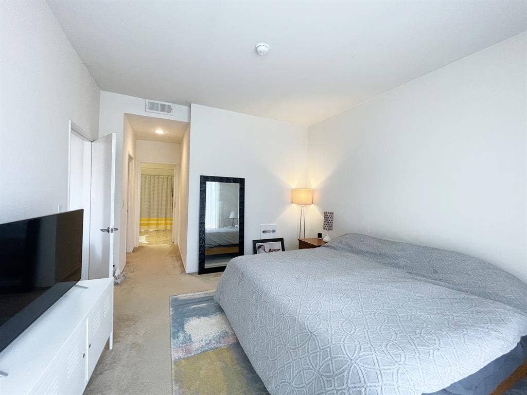 Room in Spacious MDR Beach Pad