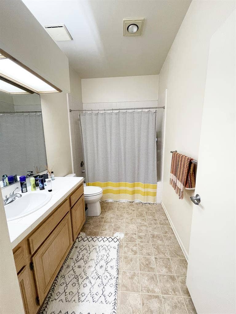 Room in Spacious MDR Beach Pad