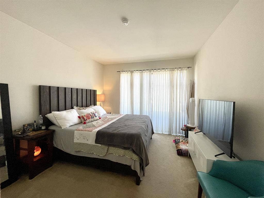 Room in Spacious MDR Beach Pad