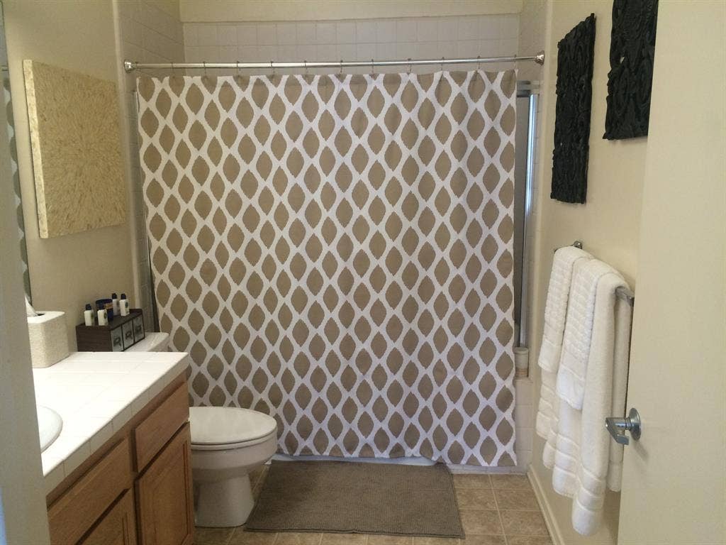 Room in Spacious MDR Beach Pad