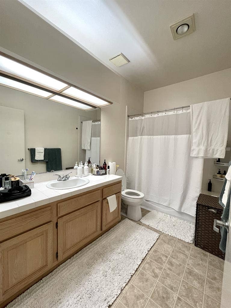 Room in Spacious MDR Beach Pad