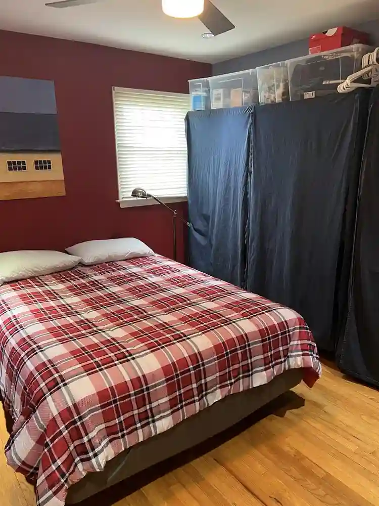 Male roommate needed