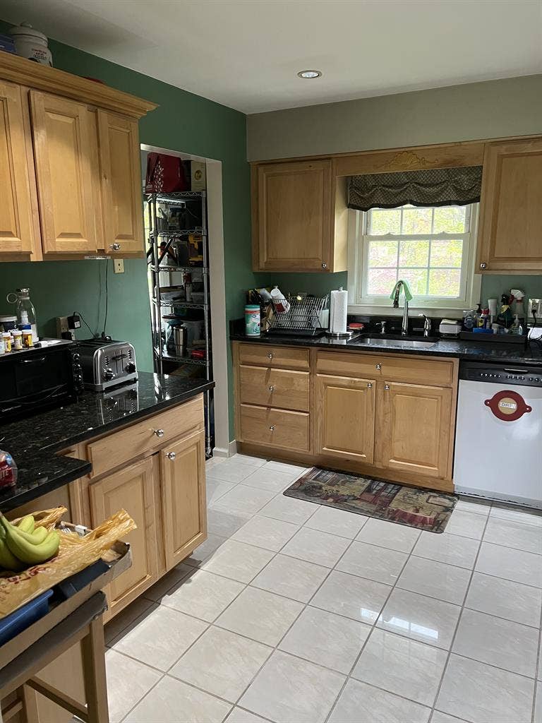 Male roommate needed