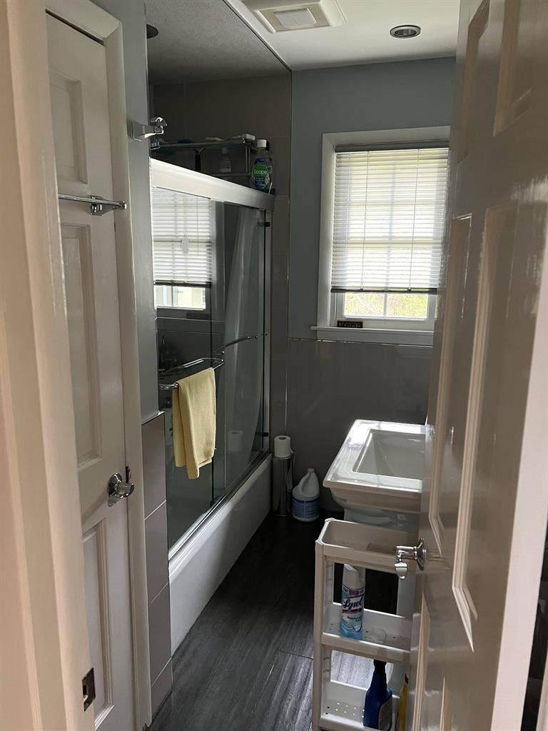 Male roommate needed