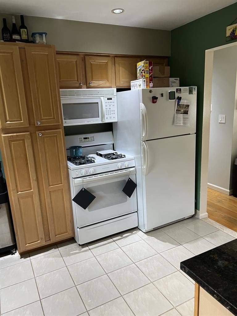 Male roommate needed