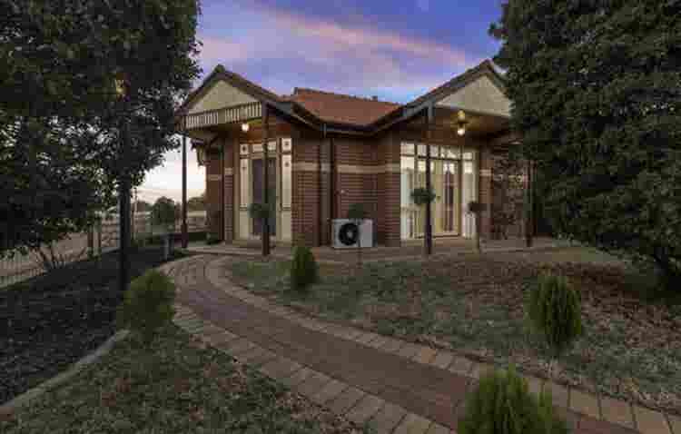 Spacious Room in Williamstownn