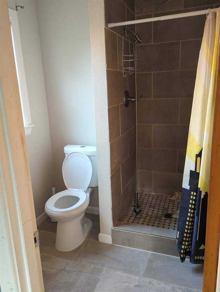 Looking for a roommate