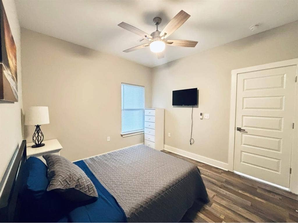 FURNISHED ROOM FOR RENT