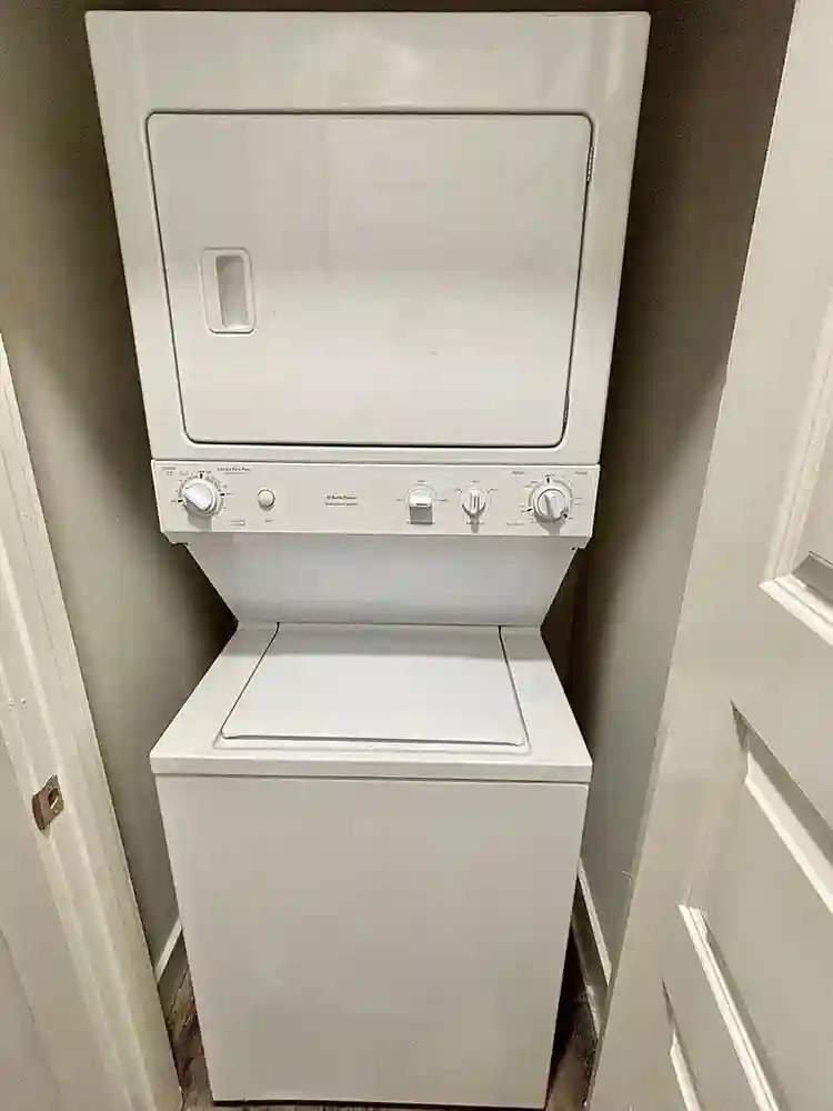 FURNISHED ROOM FOR RENT