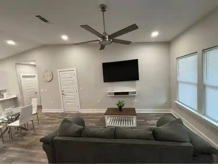 FURNISHED ROOM FOR RENT