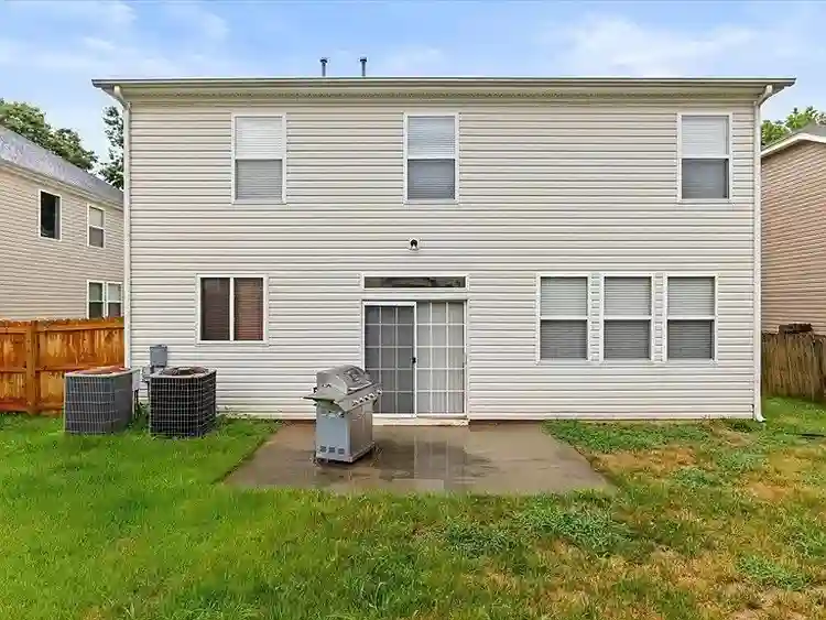 4 BR in Holly Springs