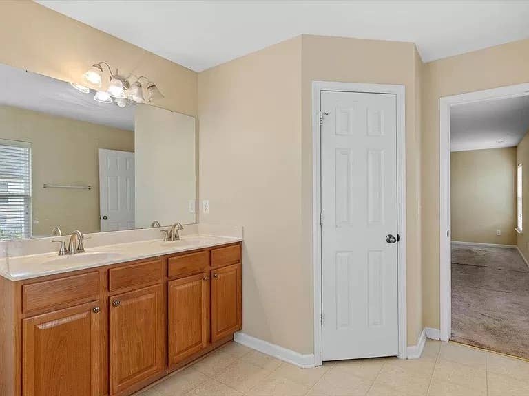 4 BR in Holly Springs