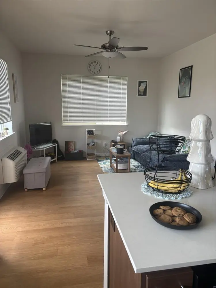 2nd floor apartment in Albany