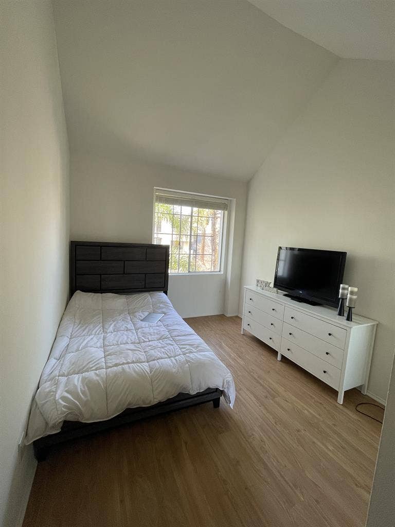Private room available in Westwood