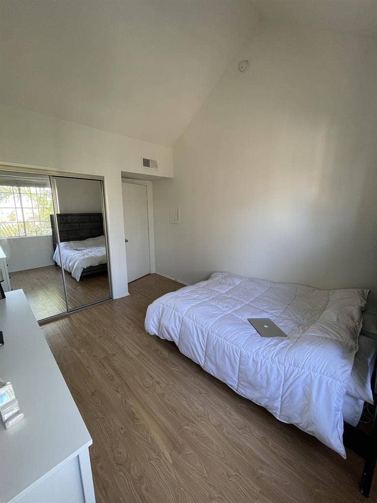 Private room available in Westwood