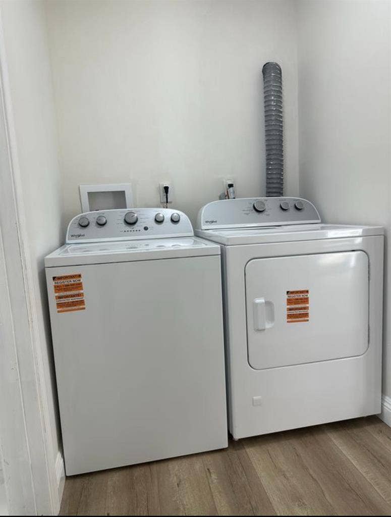 Shared room with roommates for rent