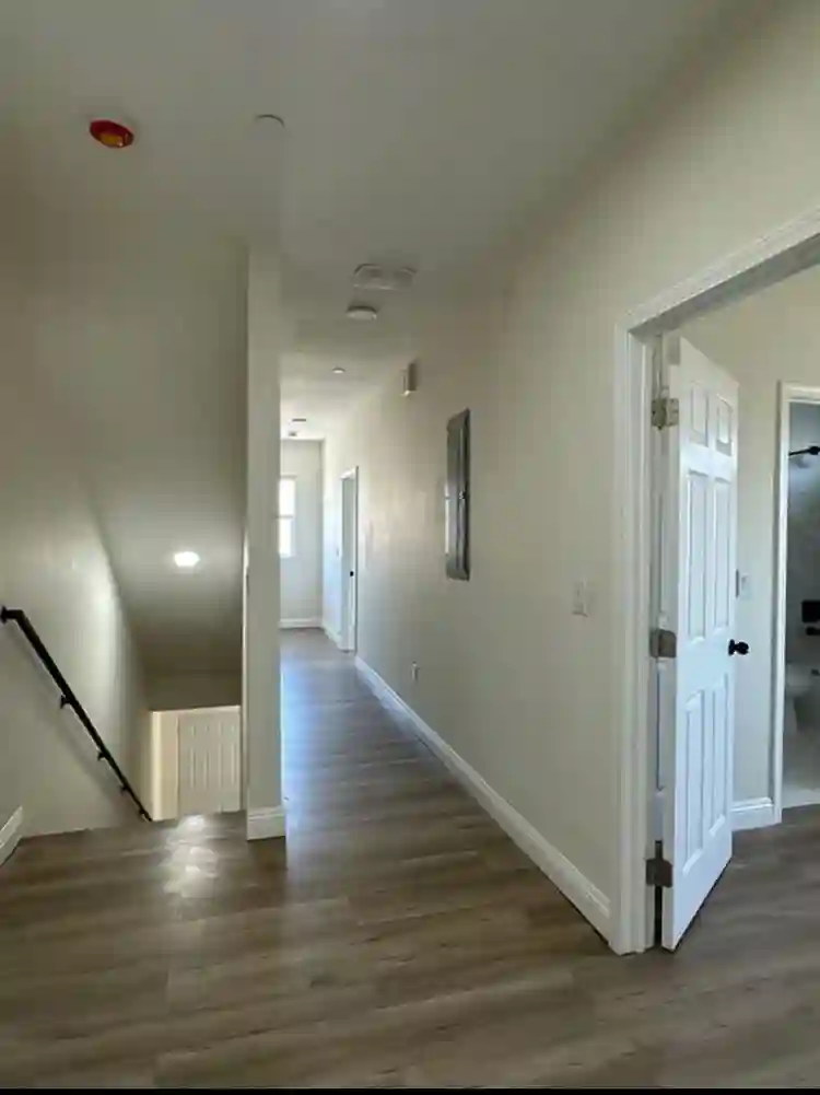 Shared room with roommates for rent