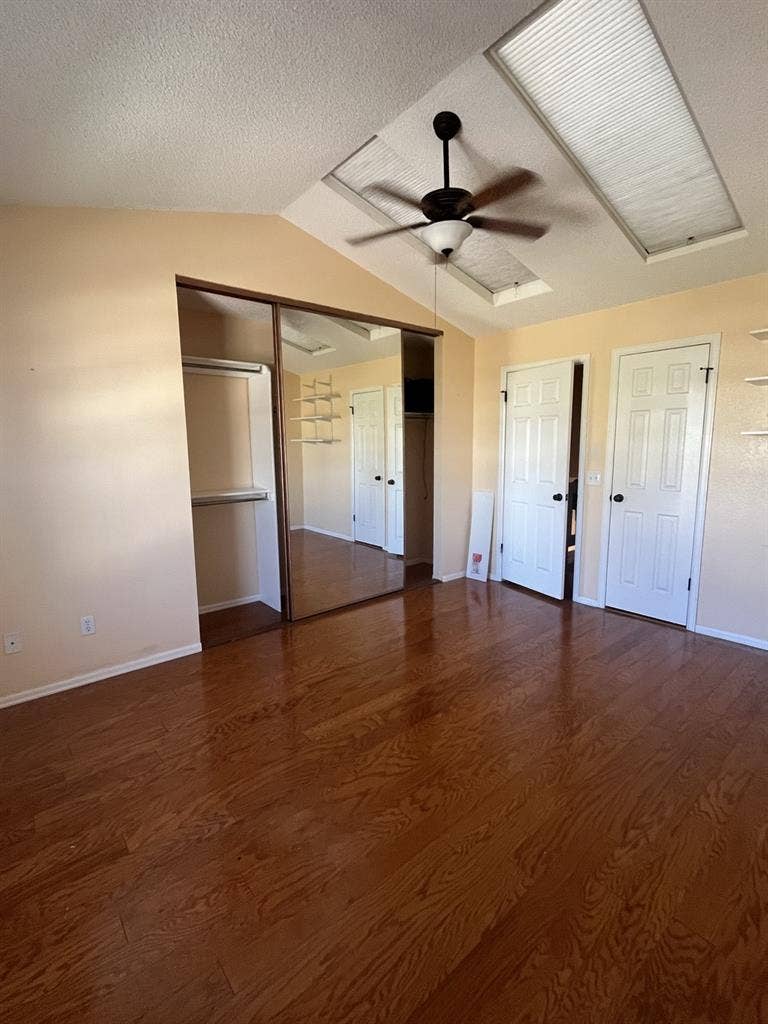Master Bedroom w/ walk-in closets