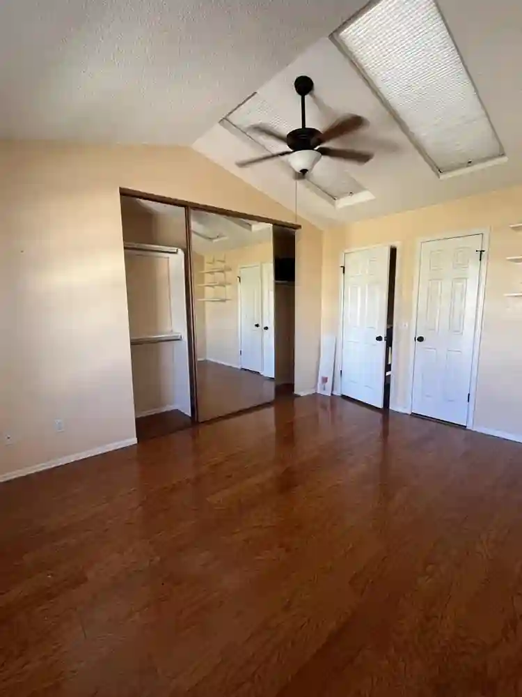 Master Bedroom w/ walk-in closets