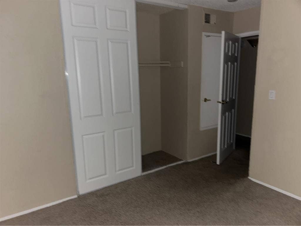 Looking for a roomate