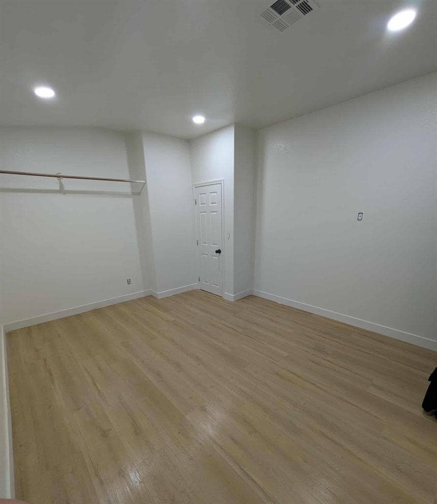 Private room close to airport