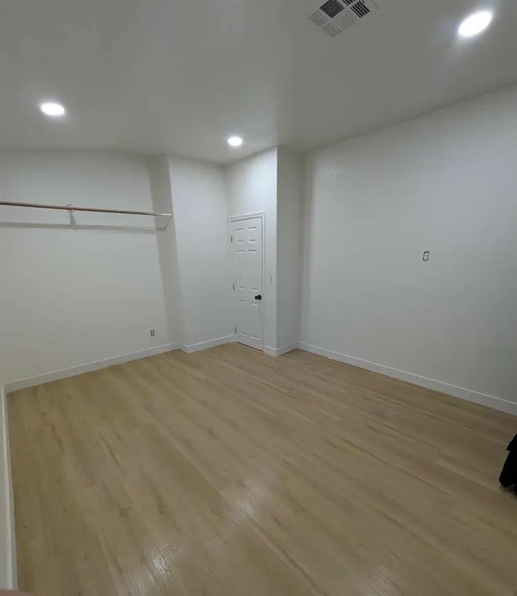 Private room close to airport