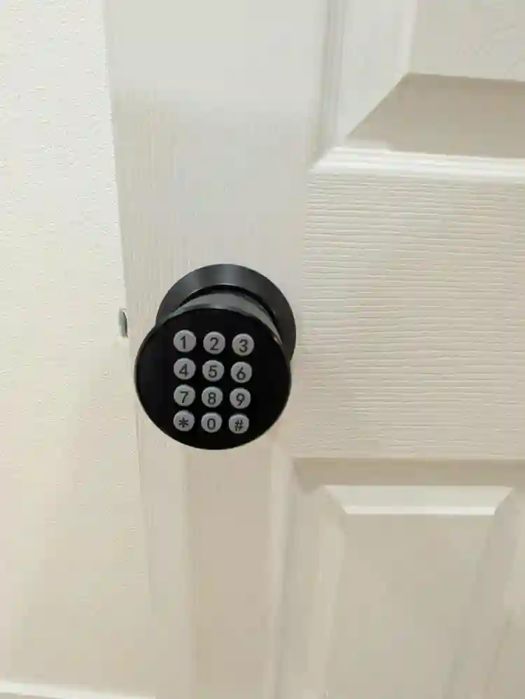 Private room close to airport