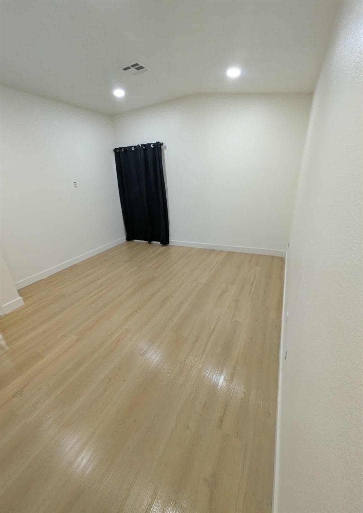 Private room close to airport