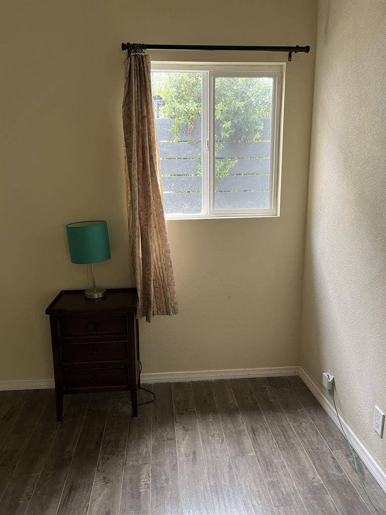 Room for rent in a house. Reseda