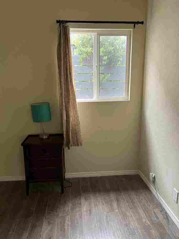 Room for rent in a house. Reseda