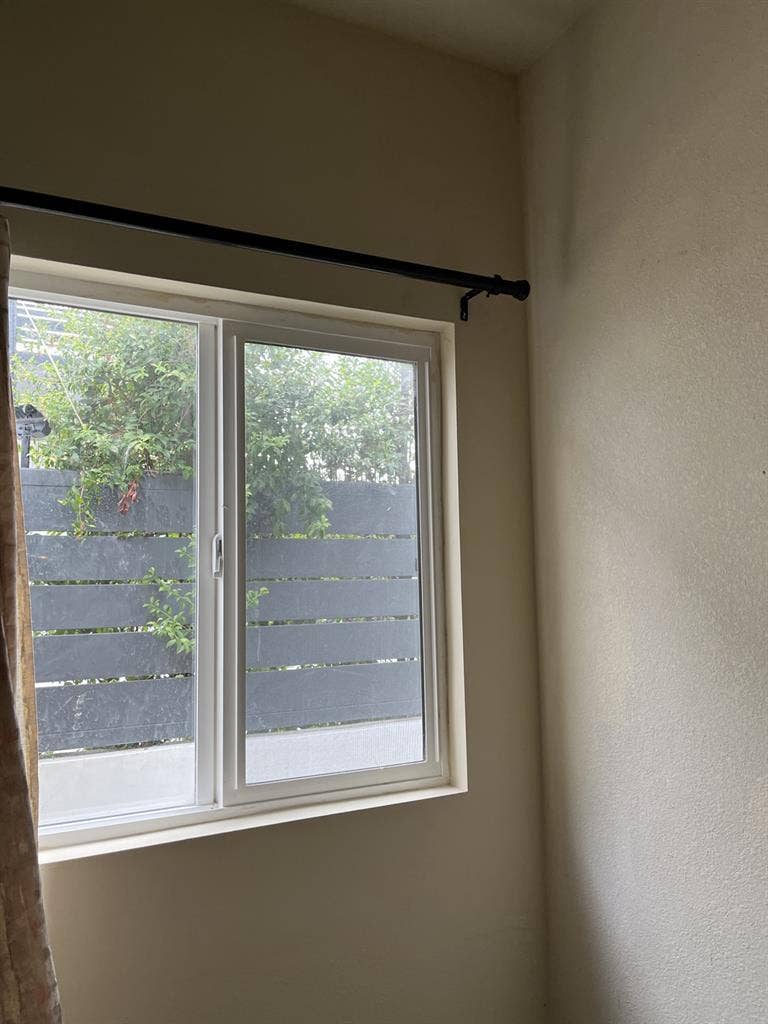 Room for rent in a house. Reseda