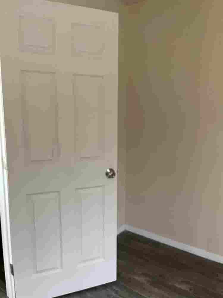 Room for rent in a house. Reseda