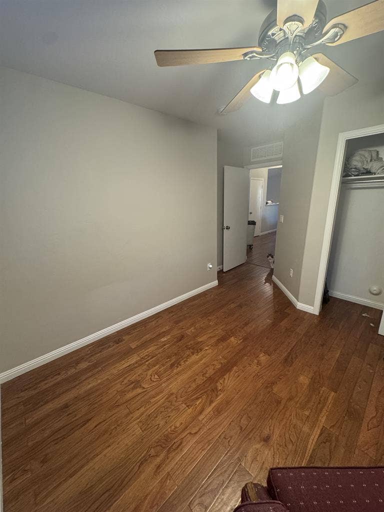 Looking for (pref.female) Roommate