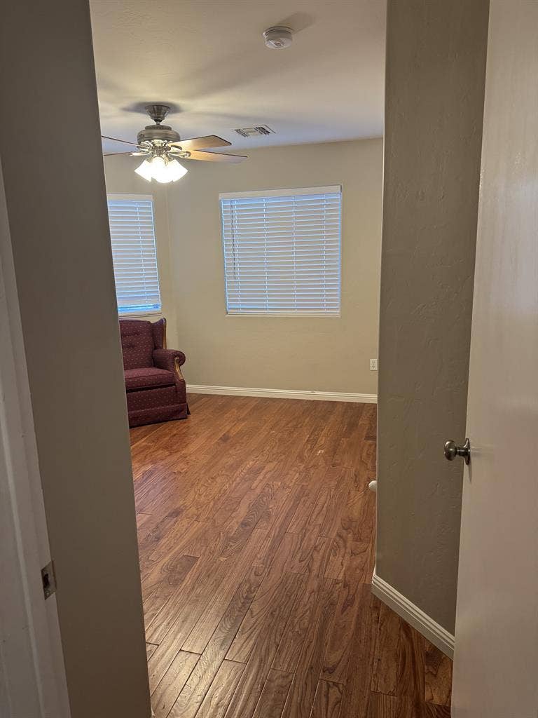 Looking for (pref.female) Roommate