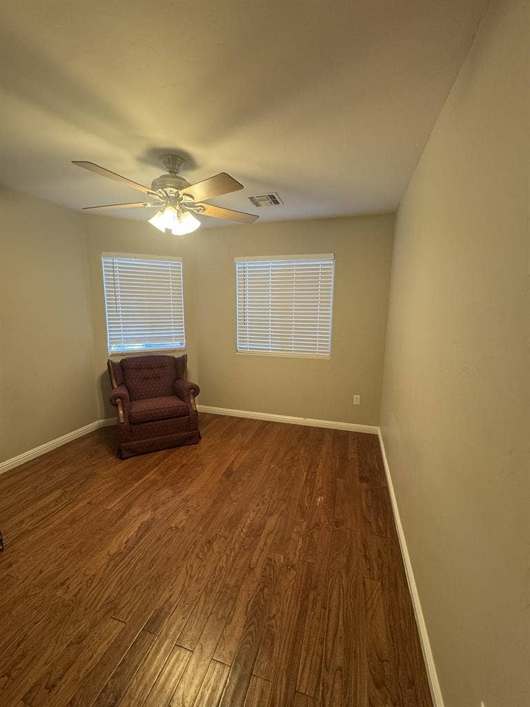 Looking for (pref.female) Roommate