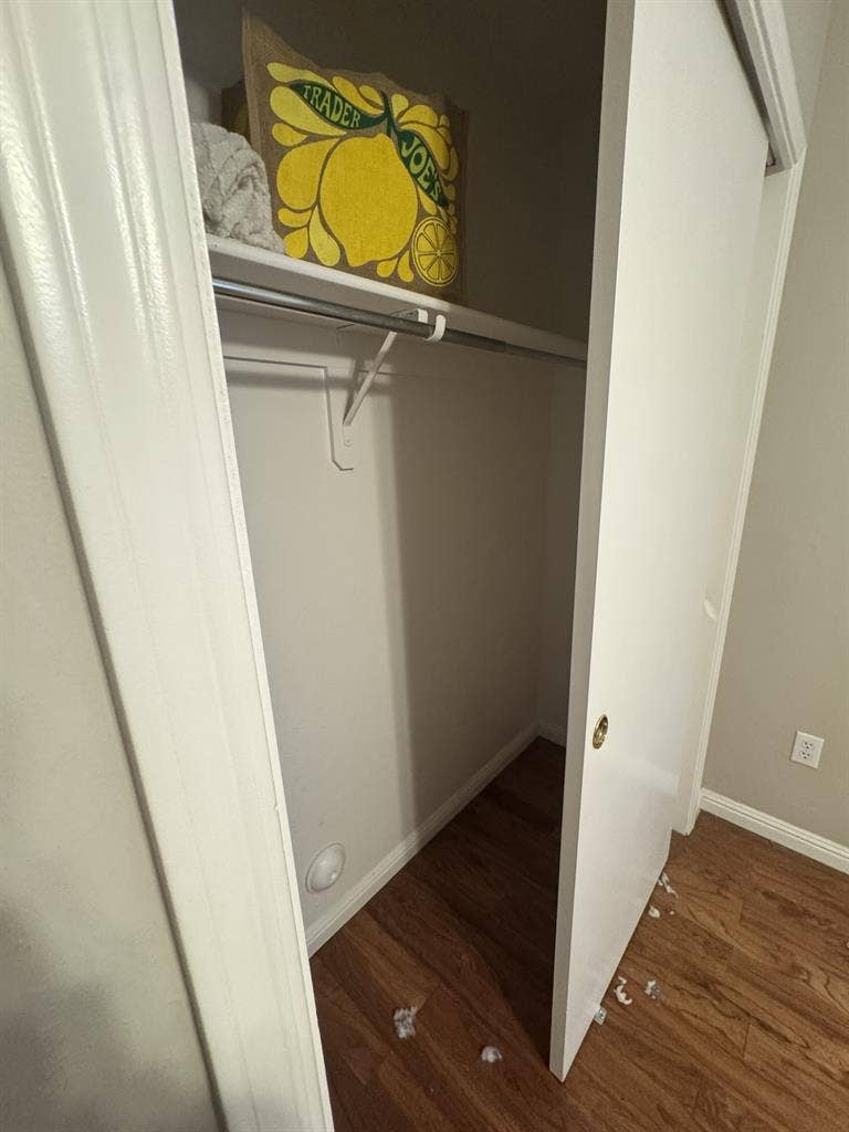 Looking for (pref.female) Roommate