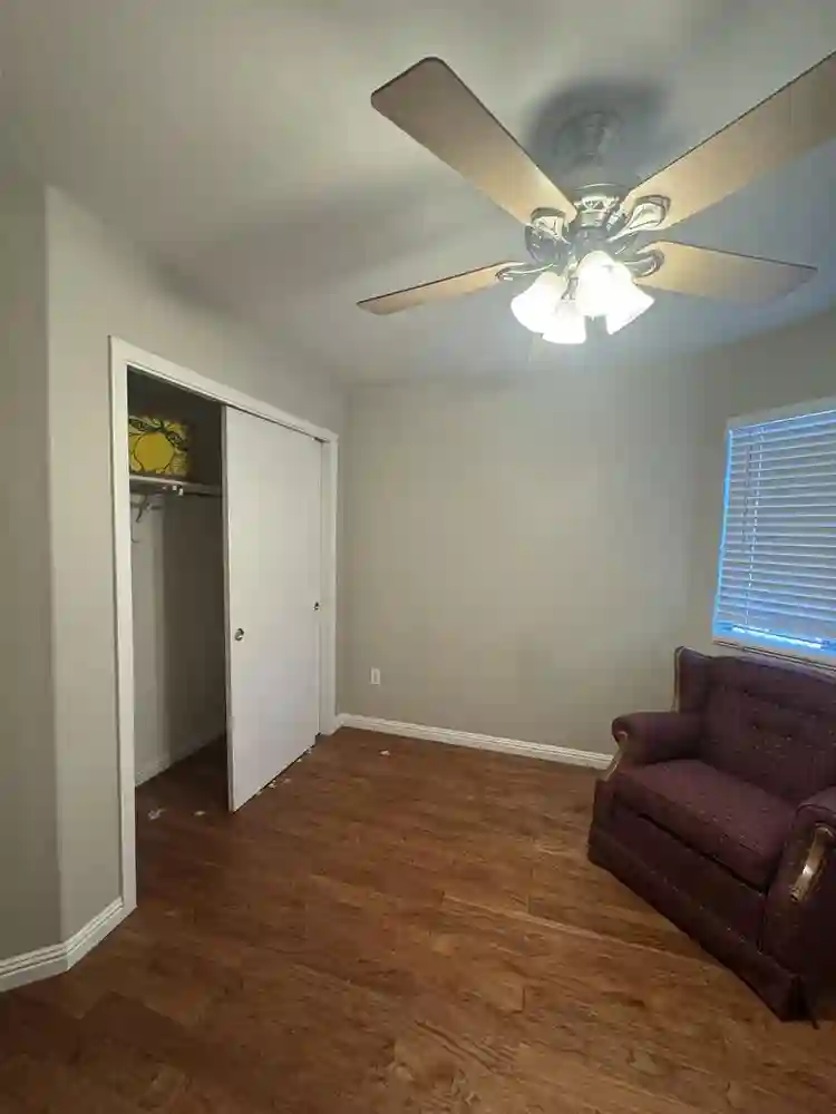 Looking for (pref.female) Roommate