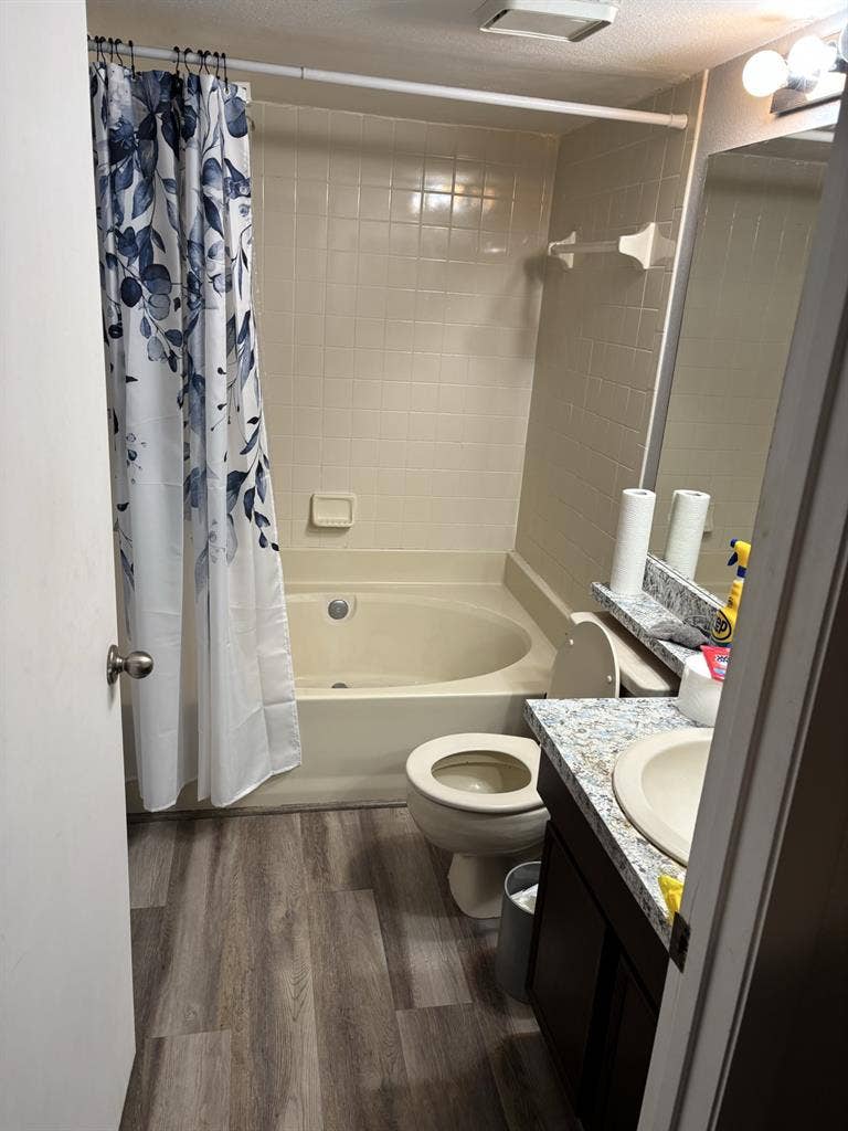 Master Bedroom, Private Bathroom