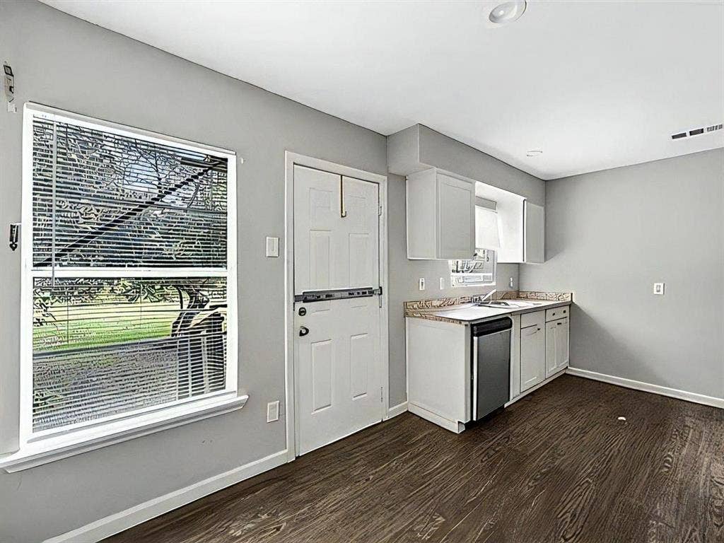 New:MODERN COZY QUIET RM Modree St