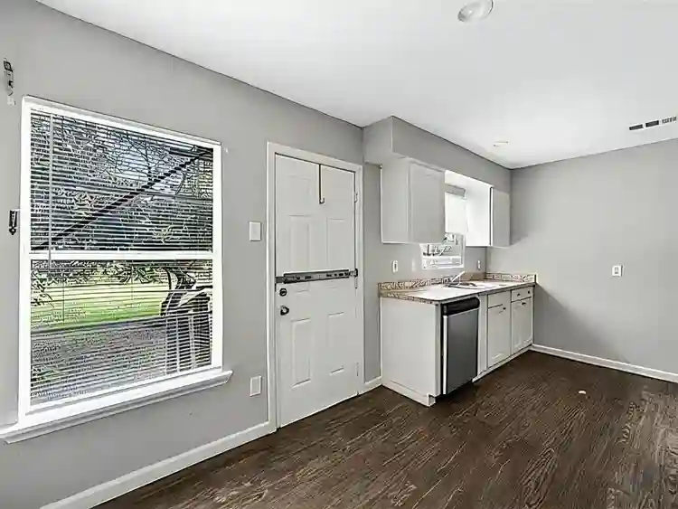 New:MODERN COZY QUIET RM Modree St