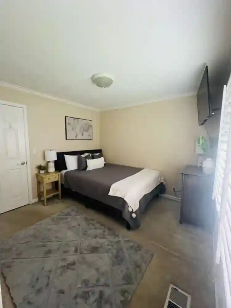 Charming private room with bath