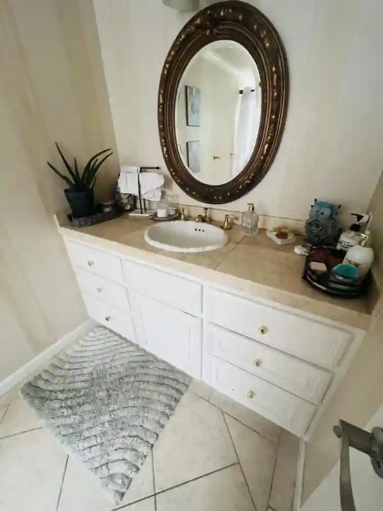 Charming private room with bath