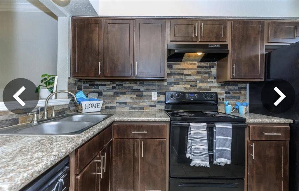 LOOKING FOR ROOMMATE. MOVE IN READY