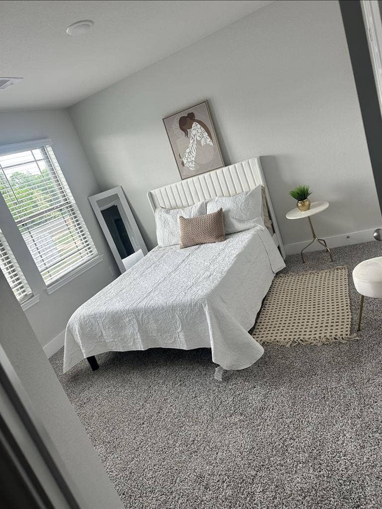 Beautiful, brand new home! R4R