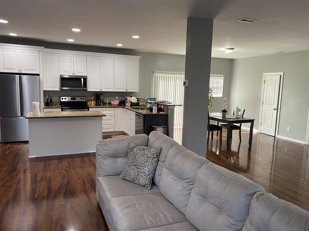 Room for Rent/ Utilities Inc.