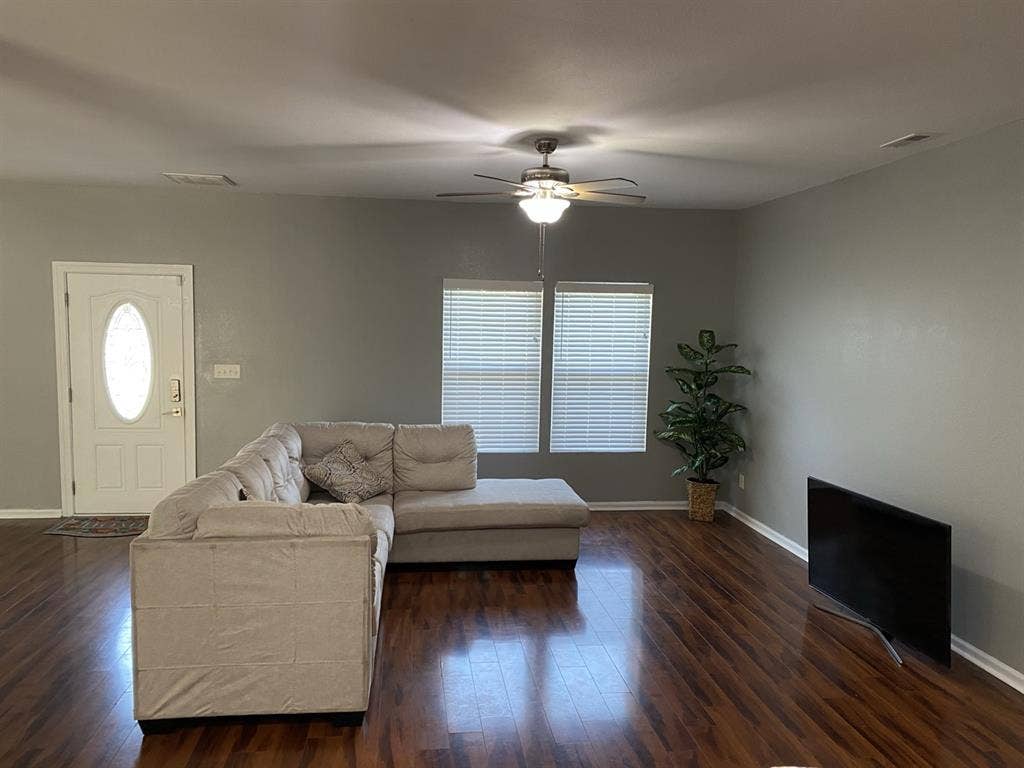 Room for Rent/ Utilities Inc.