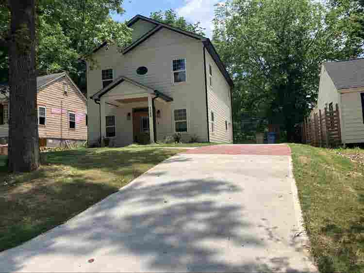 Room available in 4 bedroom home!