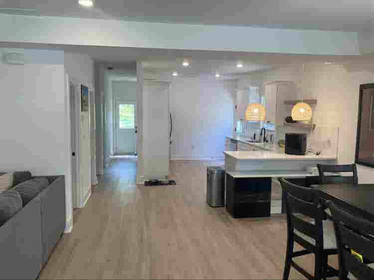 Room available in 4 bedroom home!