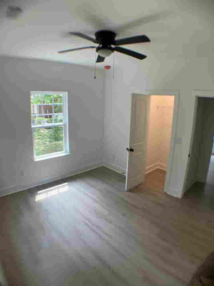 Room available in 4 bedroom home!